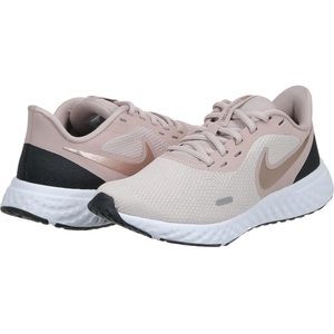 Nike Women's Revolution 5 Running Shoe